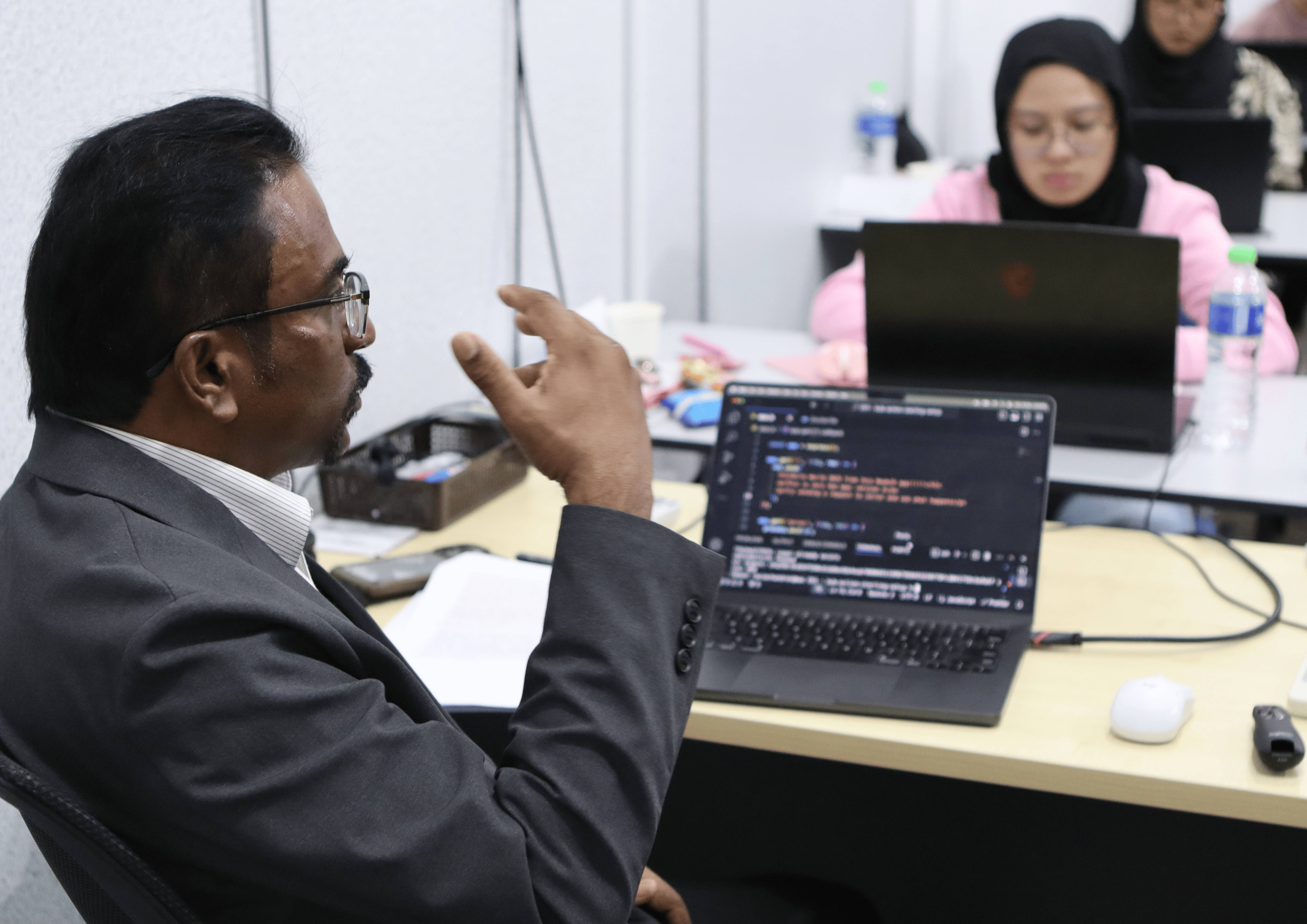 Balancing Work and Wellness: Tech Solutions for Healthy